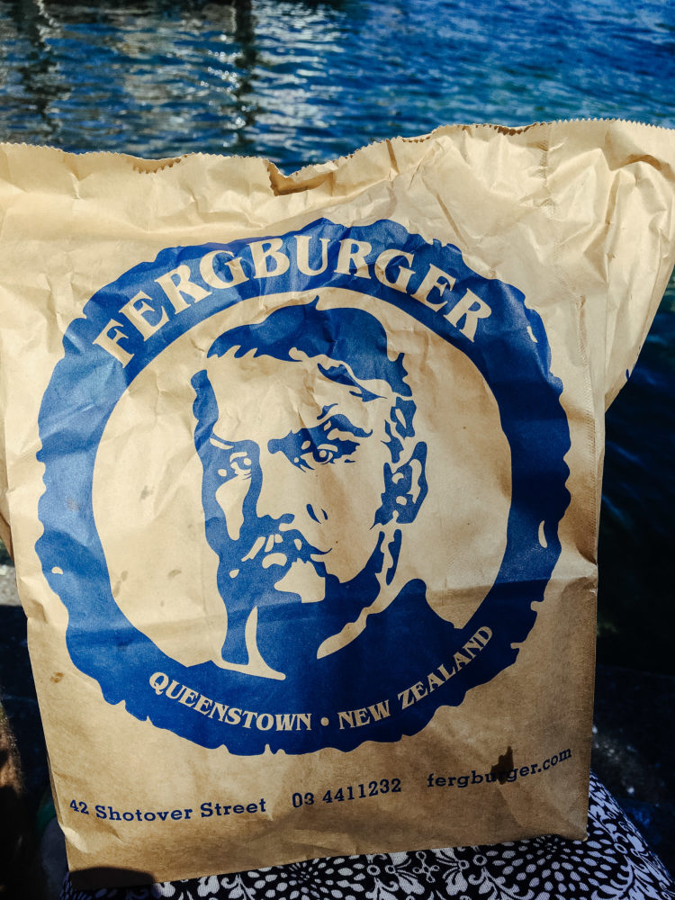 Burgertüte von Fergburger in Queenstown
