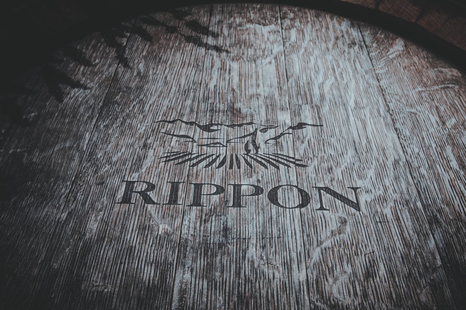 Weinfass mit dem Logo des Weinguts Rippon in Wanaka
